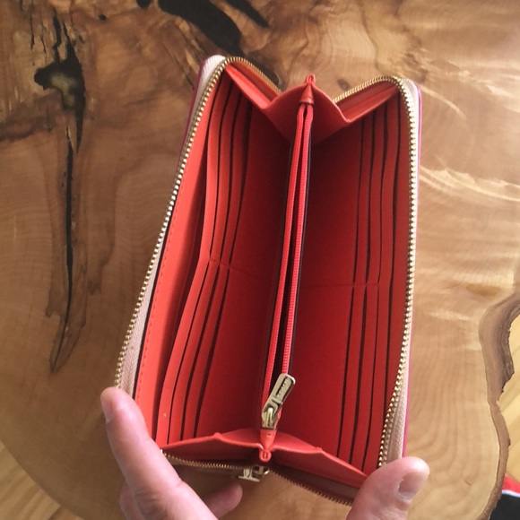 Beautiful Coach Wallet - Picture 4 of 6